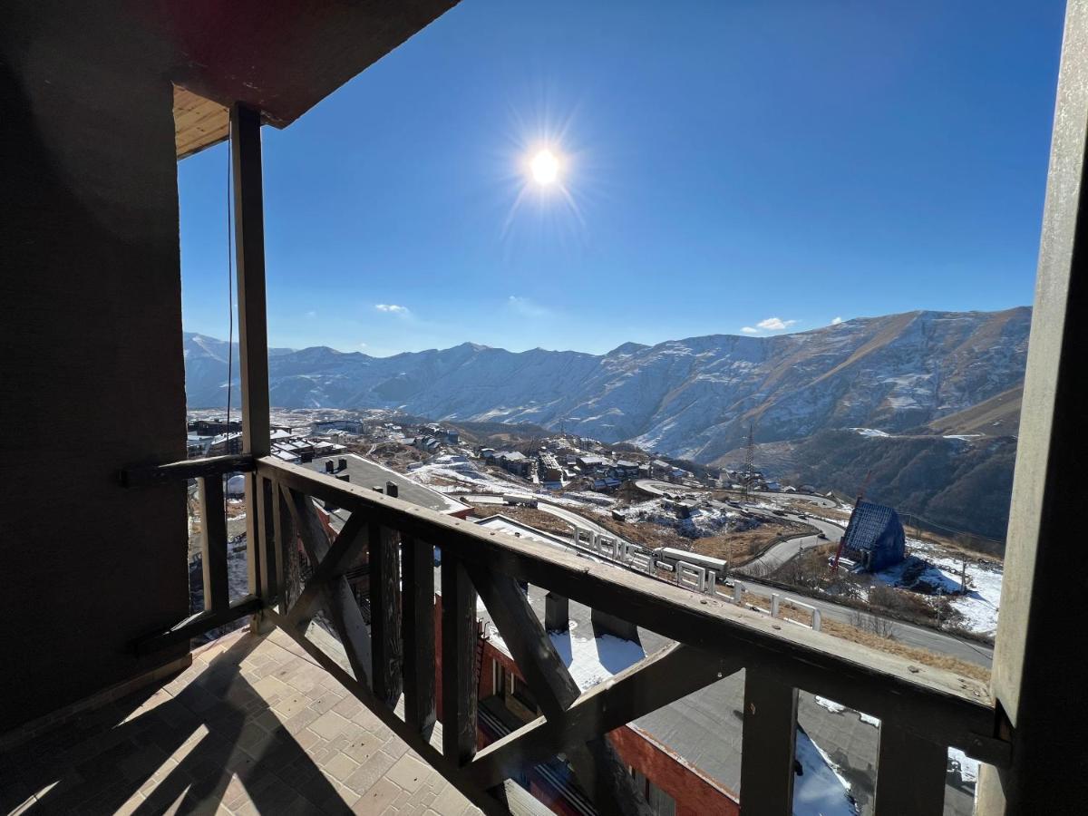 Mountain Cricket Chalets And Apartments Gudauri Exteriör bild