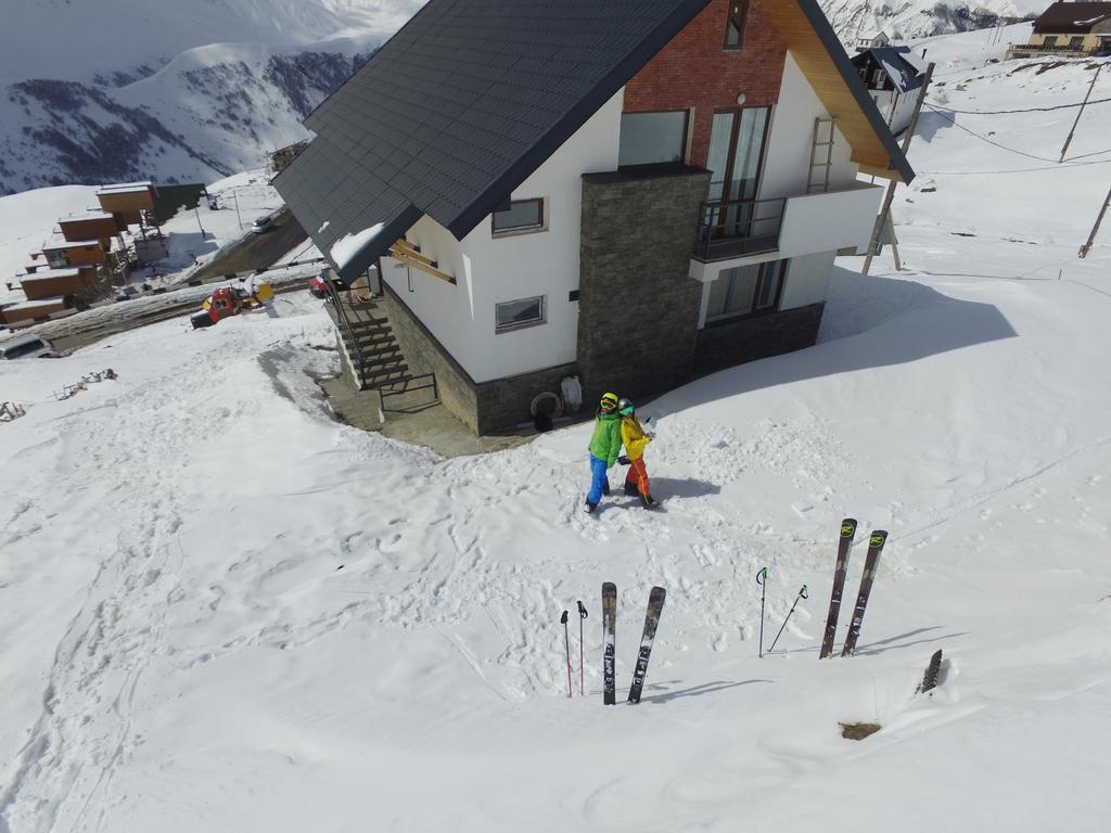 Mountain Cricket Chalets And Apartments Gudauri Exteriör bild